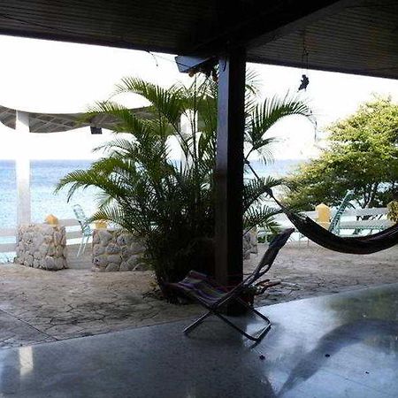 Settlers Beach Hotel Saint James Bagian luar foto